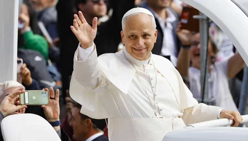 El Papa León XIV, confeso aficionado de los Medias Blancas de Chicago. 