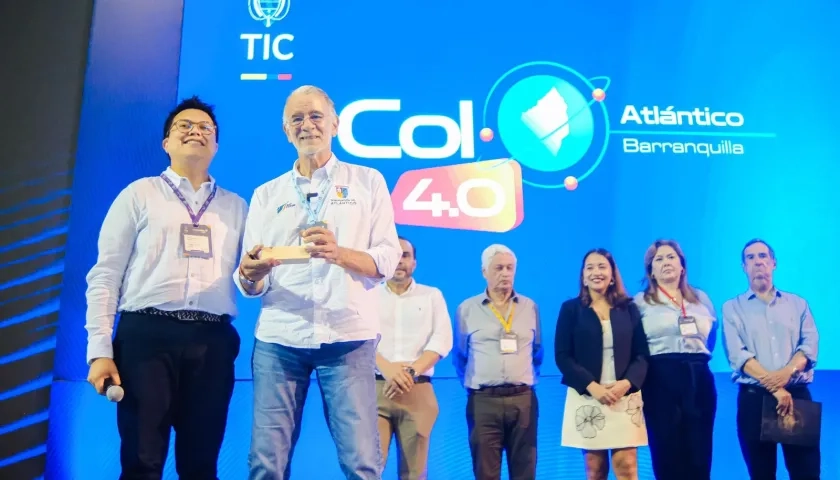 Momentos de la distinción al gobernador Eduardo Verano. 