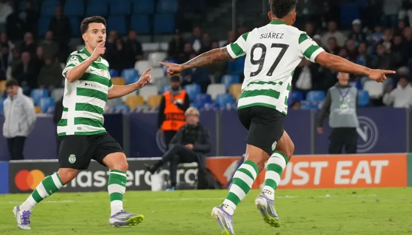 Luis Suárez anotó de penalti el empate parcial para el Sporting.