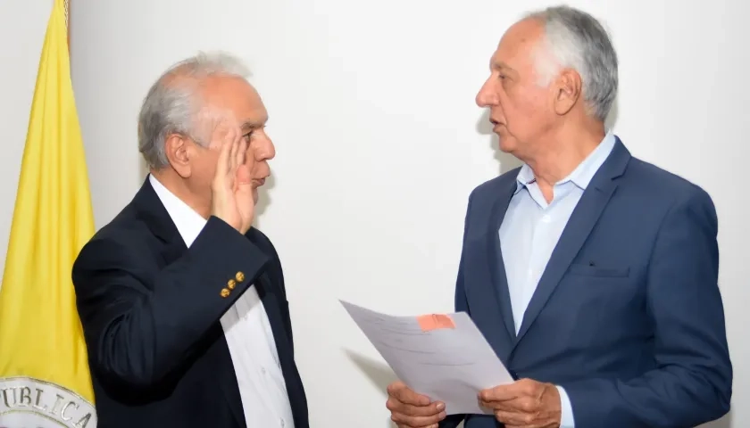 Acto de posesión del SuperSalud Bernardo Camacho.