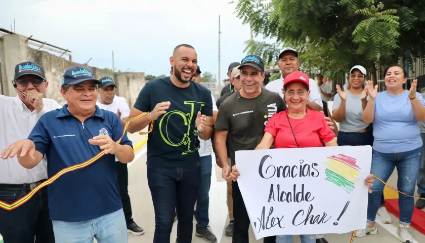 Alcalde Alejandro Char durante la entrega de las nuevas vías. 