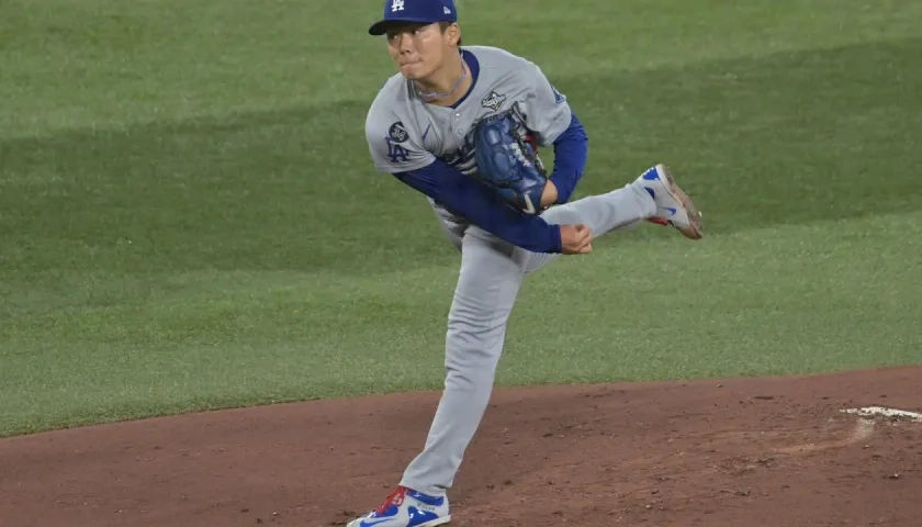 Yoshinobu Yamamoto lanzó su segundo juego completo consecutivo en la postemporada. 