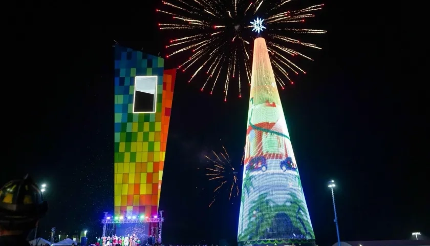 La Ventana al Mundo y el Árbol de Navidad.