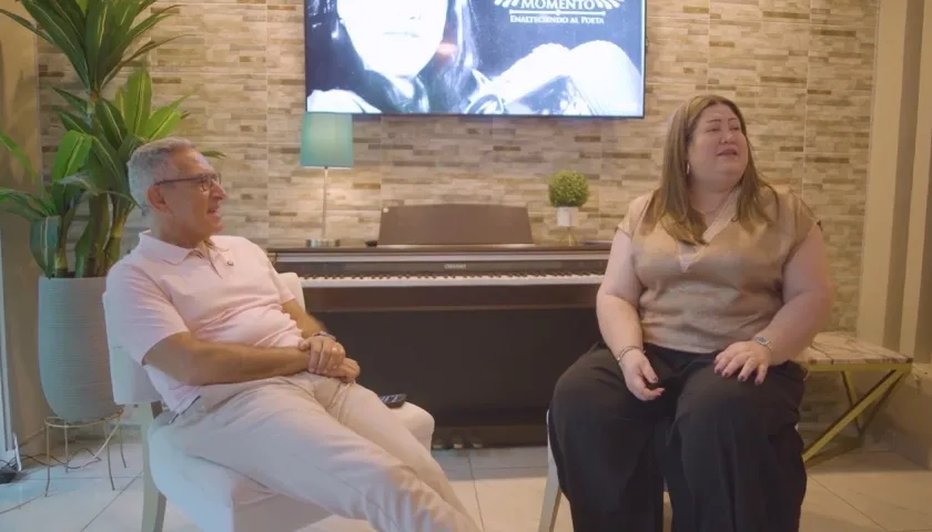 Sandra Daza y el periodista Jorge Cura.