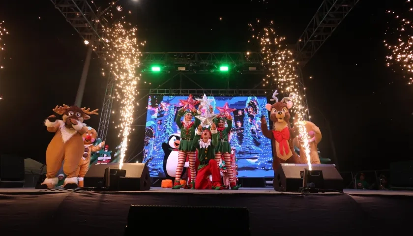 Show navideño alegró a las familias porteñas.