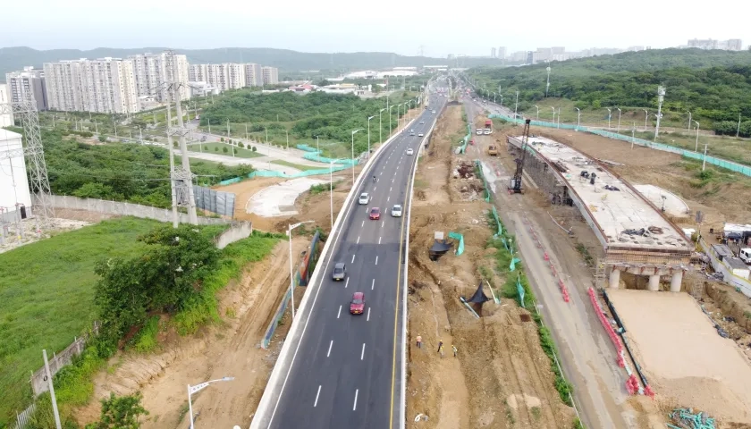 Flujo vehicular en megapuente sentido norte - sur en la Circunvalar.