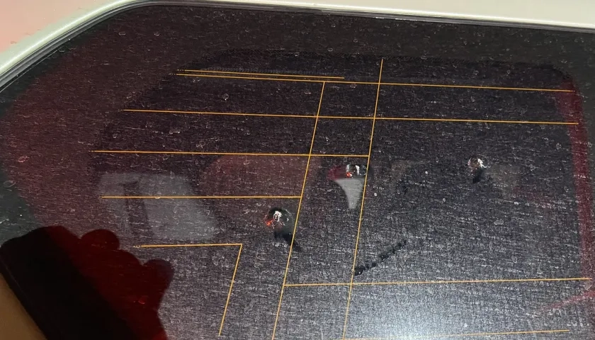 Imagen de la camioneta en la que se movilizaba el Senador.