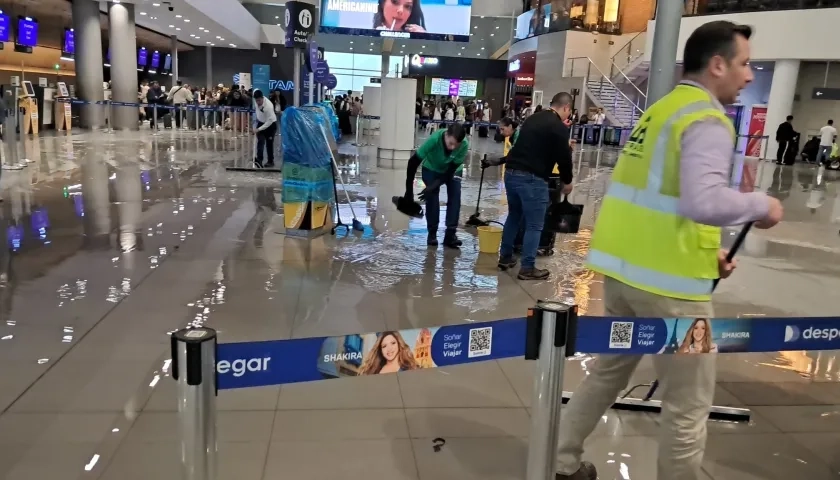 Inundaciones en el aeropuerto El Dorado. 