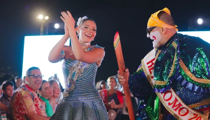 La reina Michelle Char con el rey Momo, Adolfo Maury.