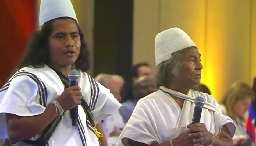 El acto tradicional encabezado por el mamo Arhuaco Kuncha, máxima autoridad espiritual de la comunidad indígena de la Sierra Nevada.