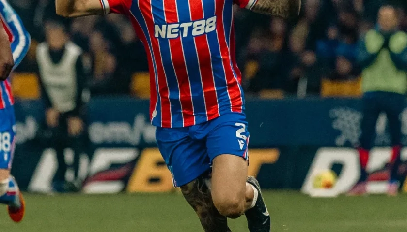 Daniel Muñoz celebrando su gol.