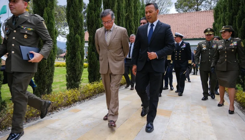El Presidente Gustavo Petro y el Ministro de Defensa, Pedro Sánchez.