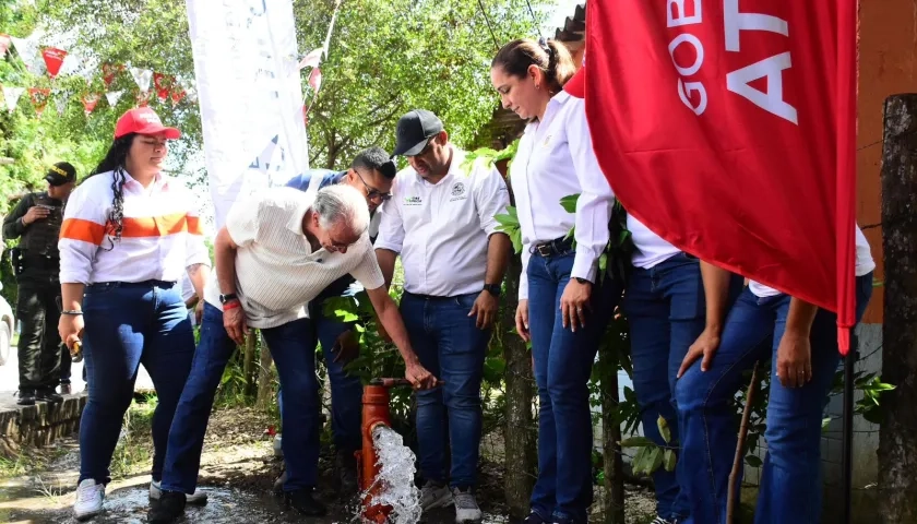 Eduardo Verano, gobernador del Atlántico, en la inauguración del acueducto.