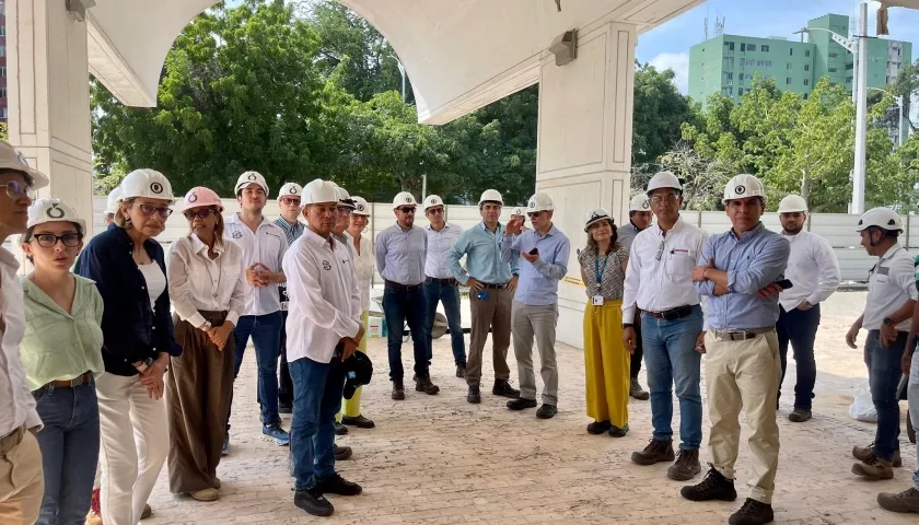 Visita a obras del Teatro Amira De la Rosa.