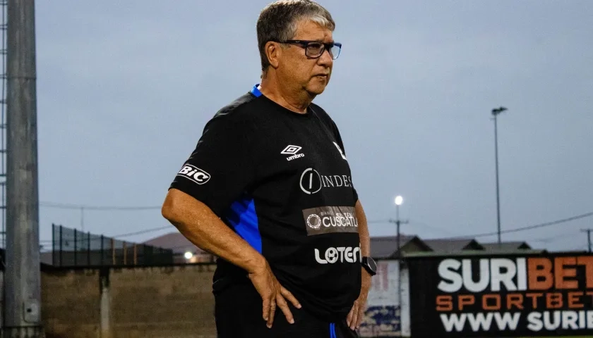 El colombiano Hernán Darío Gómez, técnico de El Salvador.