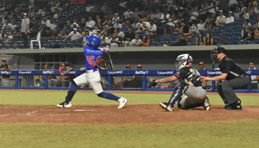 Diego Contreras, de Caimanes, conectó dos imparables en cinco turnos. 