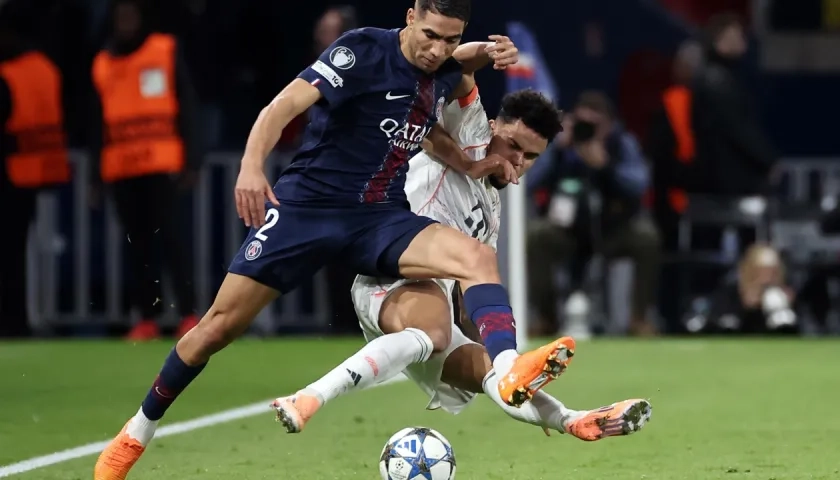 La falta de Luis Díaz sobre Achraf Hakimi que le costó la expulsión al colombiano.