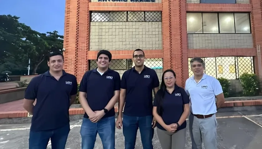 El programa cuenta con docentes con amplia trayectoria académica y profesional en el sector industrial.