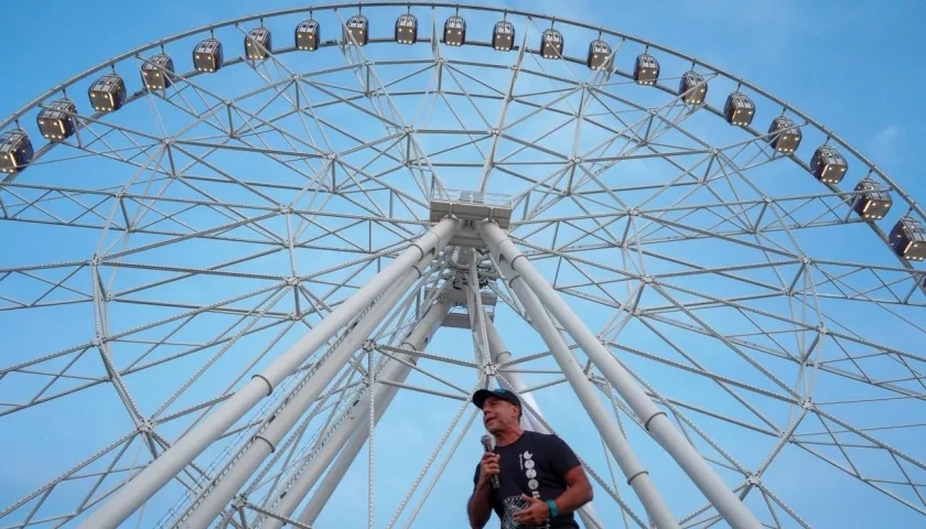 El alcalde Alejandro Char en la inauguración de la 'Luna del Río'.
