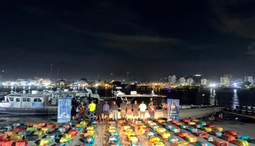 Incautación de 2.6 toneladas de clorhidrato cocaína.