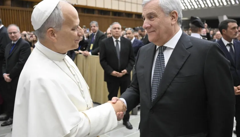 León XIV con el ministro de Exteriores y viceprimer ministro italiano, Antonio Tajani.