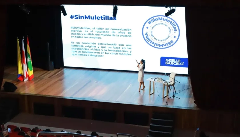 Giselle Barceló, docente quien lideró el encuentro. 