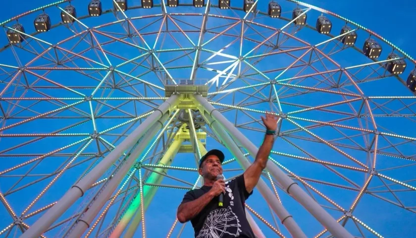 El alcalde Alejandro Char en la inauguración de la 'Luna del Río'. 