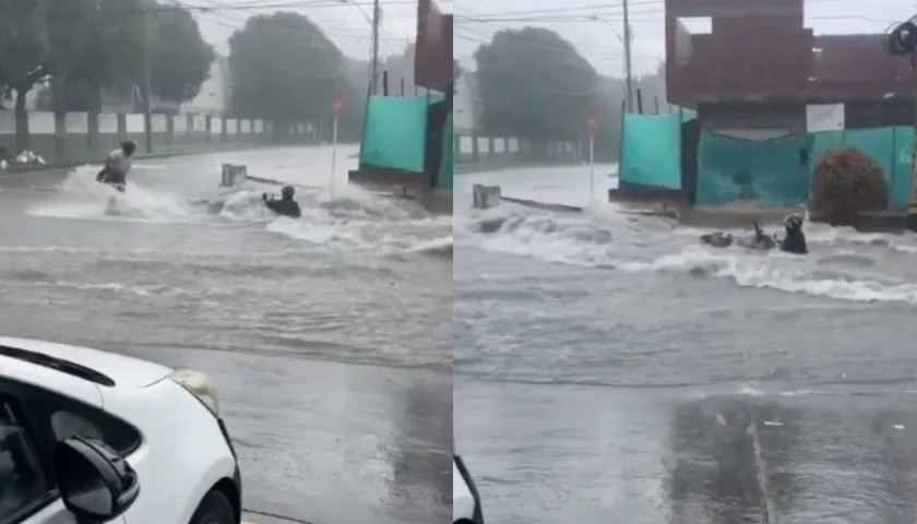 Momento en que el arroyo arrastró al motociclista. 
