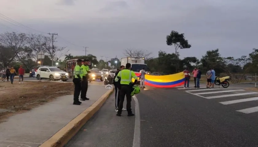 Uno de los bloqueos realizados en inmediaciones del Peaje de Sabanagrande. 