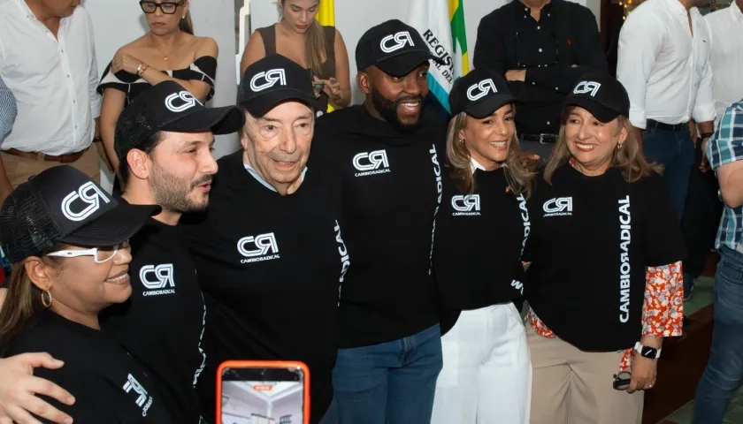 Fuad Char junto a los candidatos a la Cámara por Cambio Radical. 