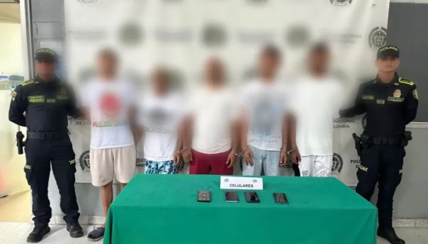 Cinco de los capturados mediantes orden judicial por parte de la Policía. 