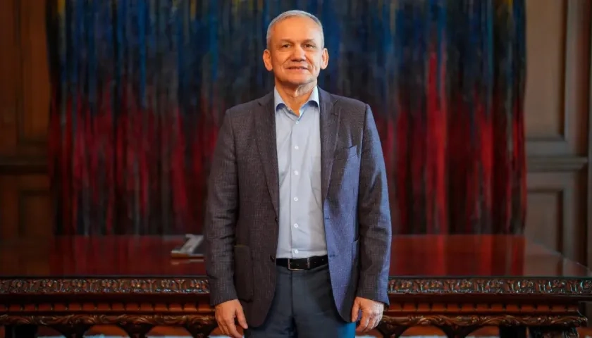 Carlos Ramón González.