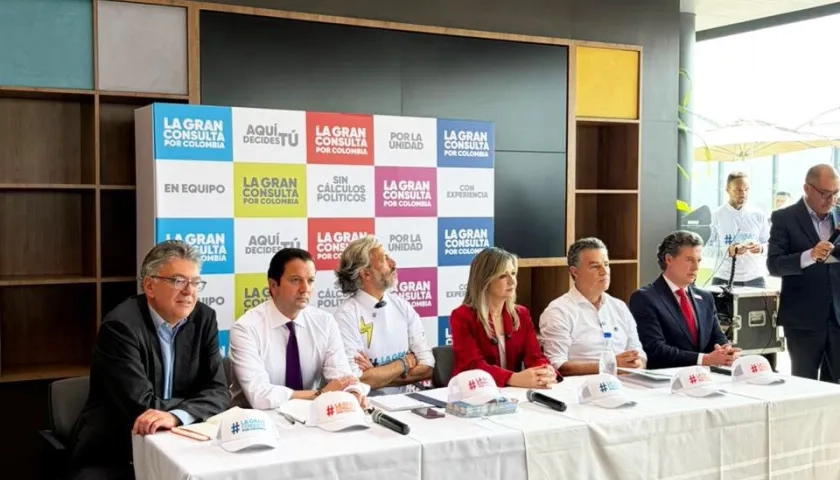 Mauricio Cárdenas, David Luna, Juan Daniel Oviedo, Vicky Dávila, Aníbal Gaviria y Juan Manuel Galán.