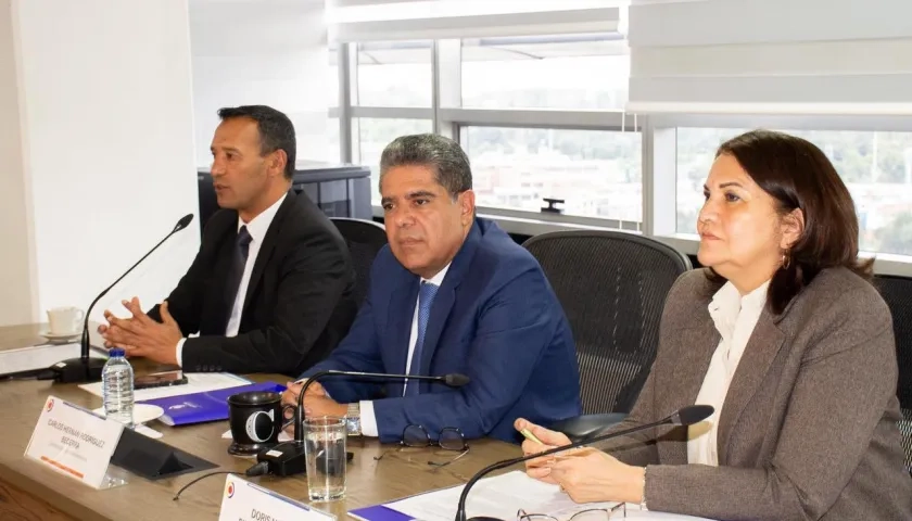 El contralor Carlos Hernán Rodríguez se reunió con el ministro de Defensa, Pedro Sánchez.