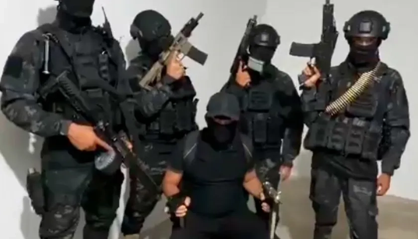 Grupo armado que amenaza a más de 100 personas. 