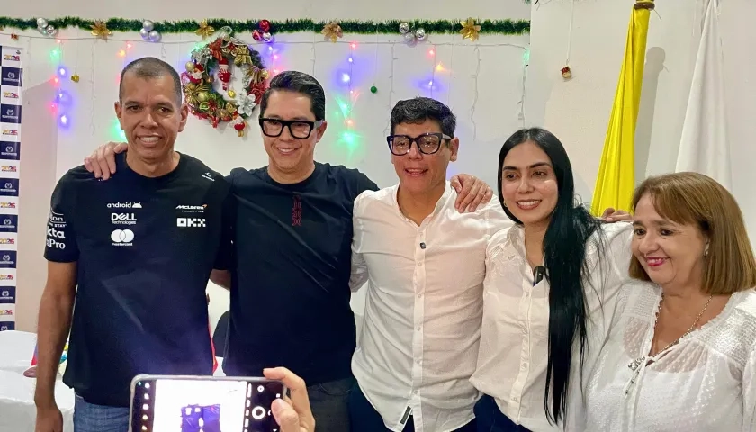 El senador Pedro Flórez acompañando la inscripción de Jaime Santamaría.