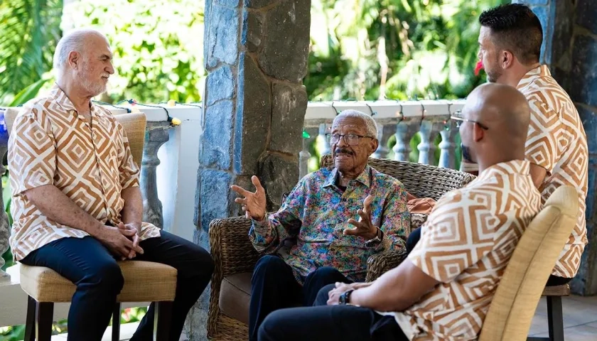 Integrantes del Gran Combo con Rafael Ithier.