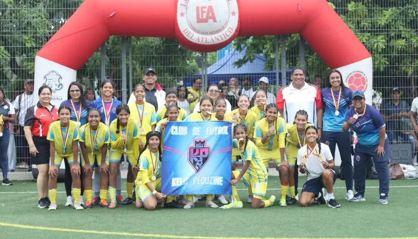 El club KP, campeón de la categoría 2011 femenina. 