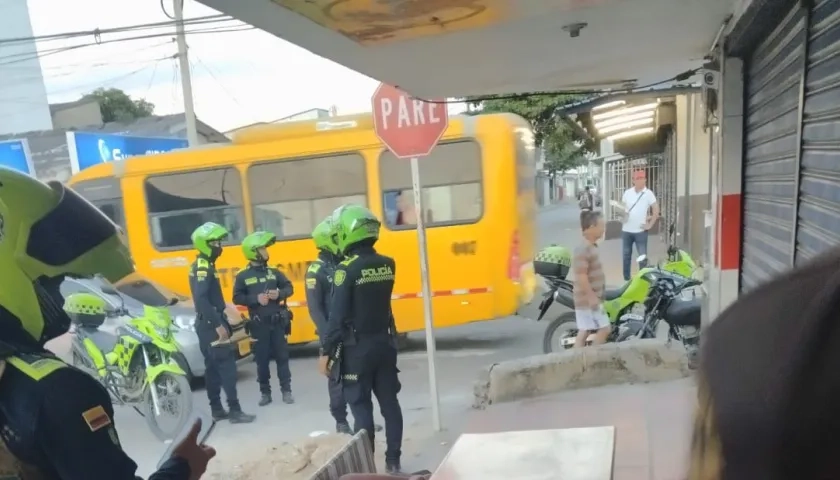 La Policía acordonó el lugar donde quedó sin vida la víctima. 