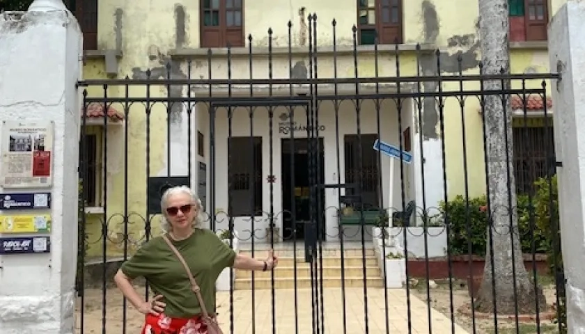 Mónica Gontovnik, en la entrada del Museo.