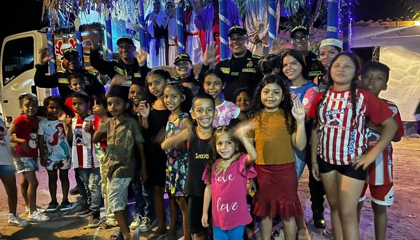 Pesebre móvil de la Policía Nacional recorrió Sabanalarga y Luruaco.