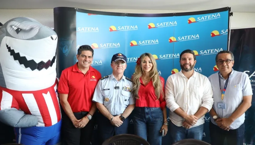 Directivos de Satena junto a funcionarios de la Alcaldía de Barranquilla y Gobernación del Atlántico.