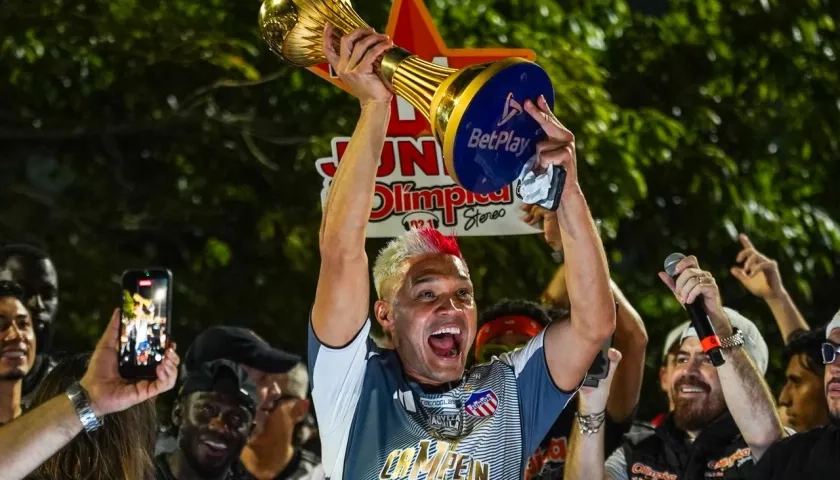 Teófilo Gutiérrez celebrando el título en la Ventana de Campeones.