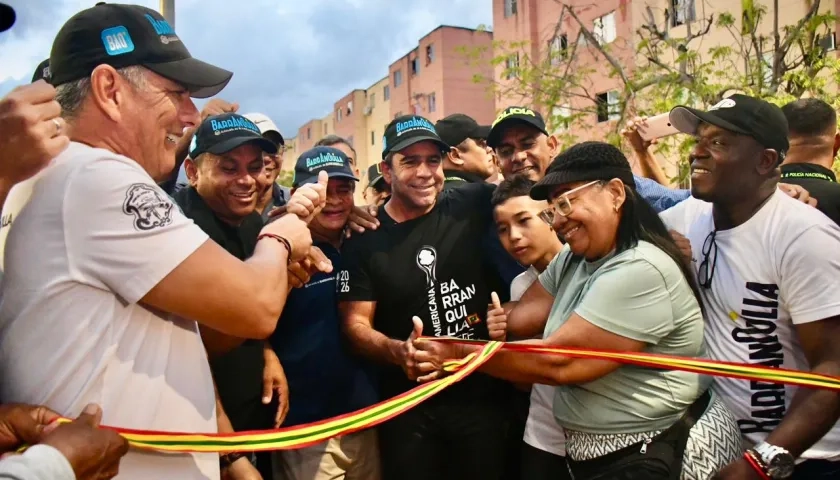 Alcalde Char en la entrega del parque en Villa Cordialidad.