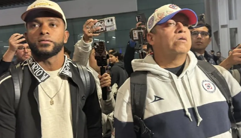 Miguel Borja no dio declaraciones a su llegada a Ciudad de México.