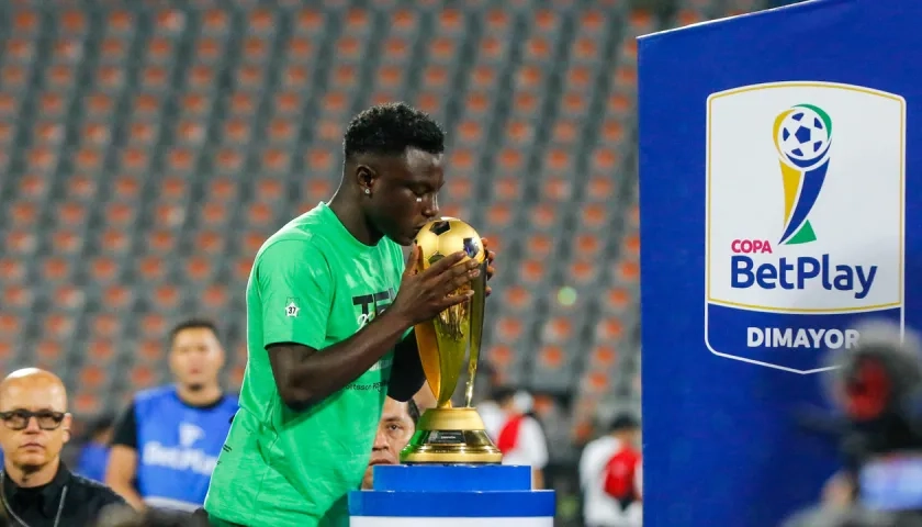 Marino Hinestroza tras coronarse campeón de la Copa Colombia con Atlético Nacional. 