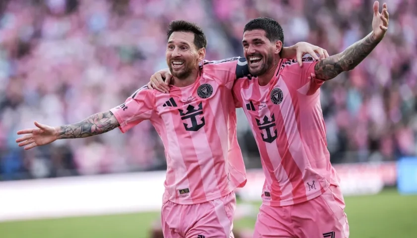 Los argentinos Lionel Messi y Rodrigo De Paul, jugadores del Inter de Miami. 
