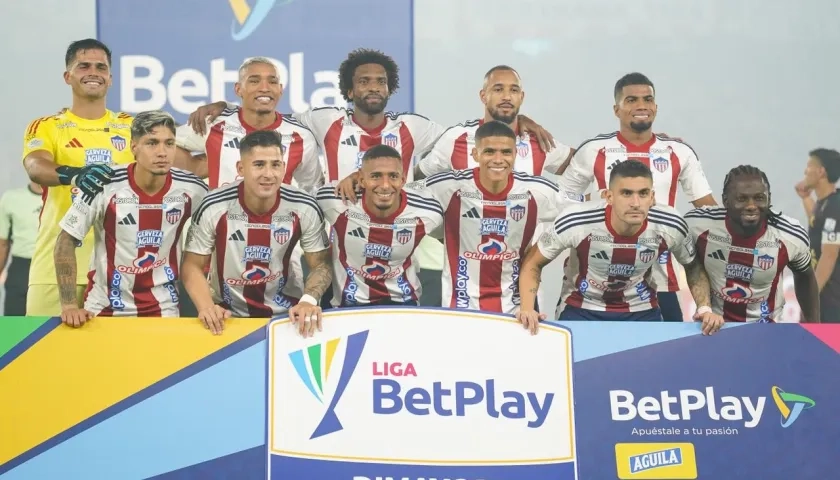 Formación inicialista de Junior contra América de Cali. 