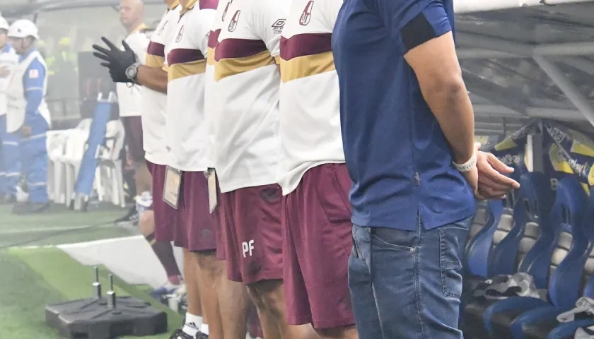 Lucas González, técnico del Tolima, en los actos protocolarios previos al partido contra Junior.