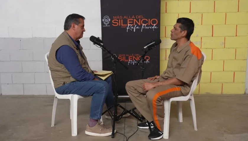 El periodista Rafael Poveda y Edinson Fajardo, señalado jefe de la banda responsable del crimen.